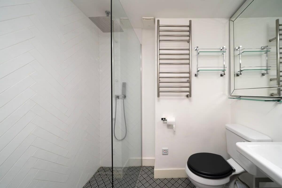 Stylish 2-Bed Flat in London
