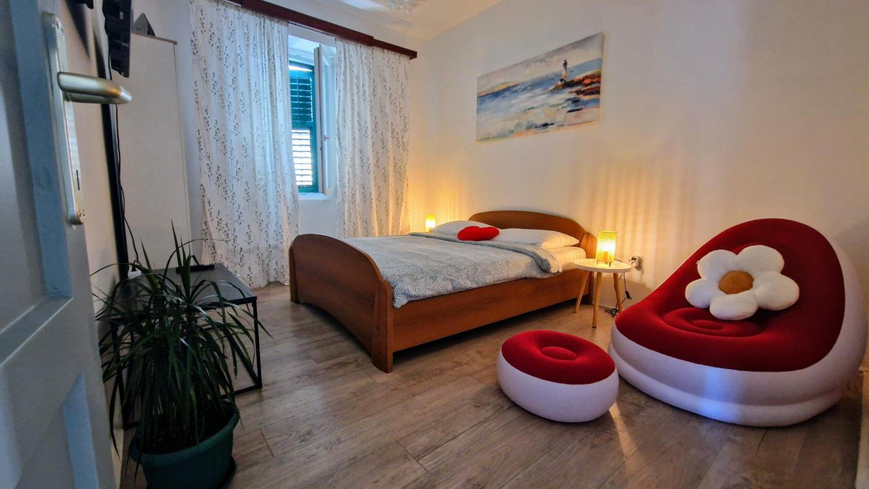 City Center Apartment - Sleeps 4