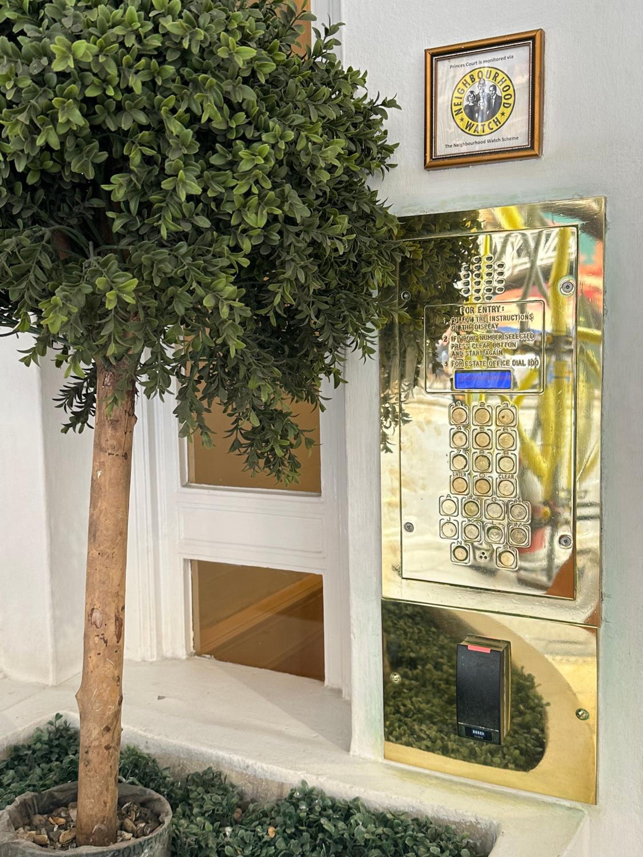 Private Cosy Knightsbridge Studio view 2