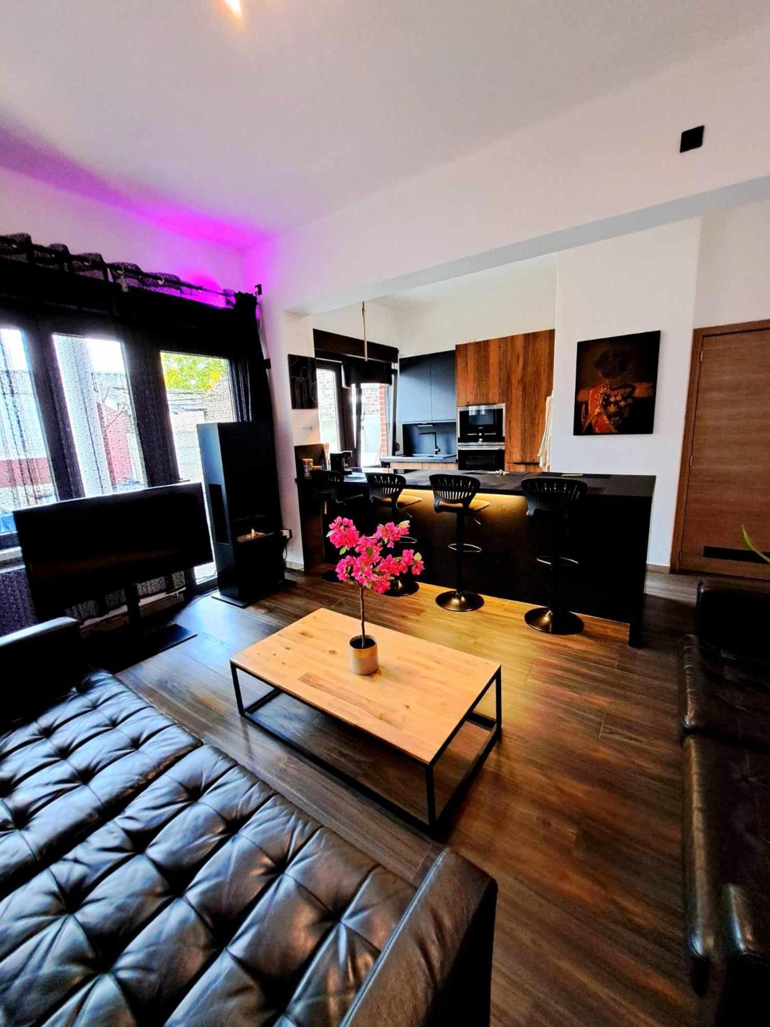 chambre avec 2 lits séparé dans une maison l'hote