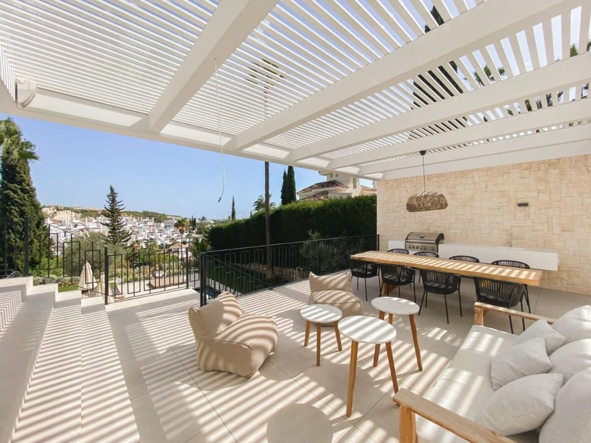 Villa Kumaro 4 bedroom spa outdoor pool parking view 3