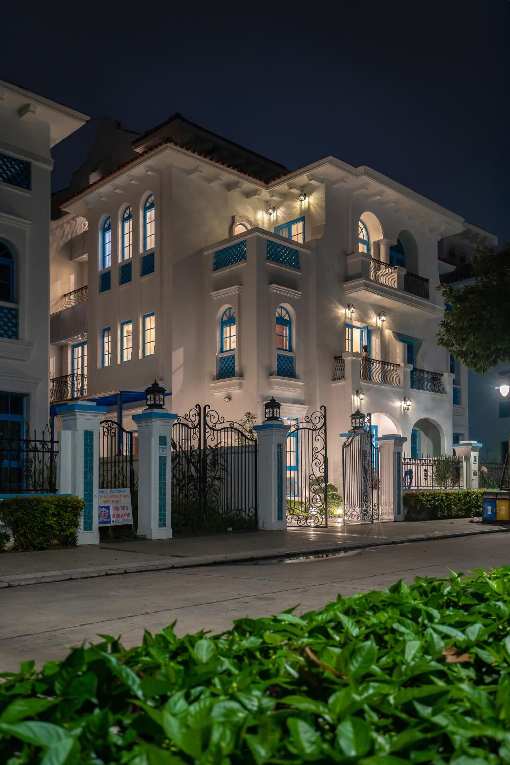Spacious 6BR Villa Near Beach