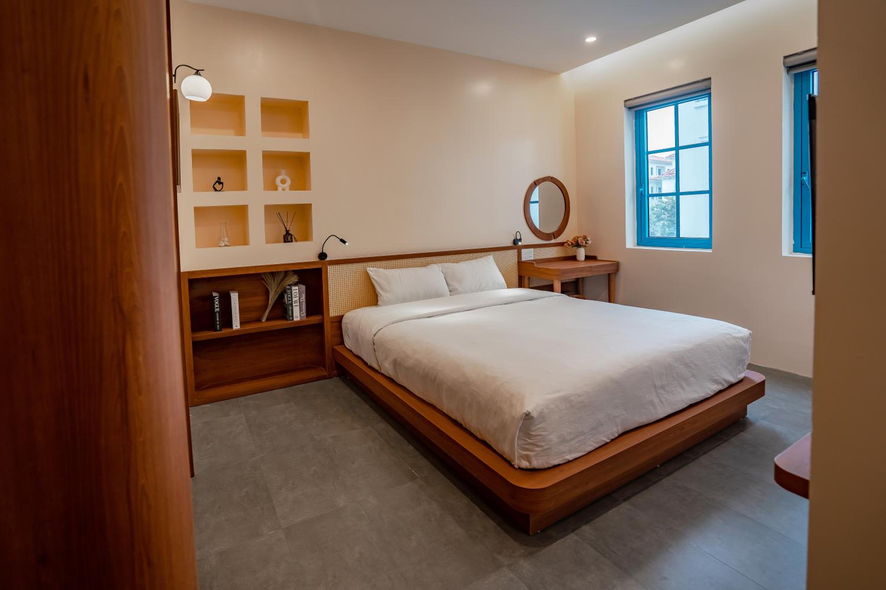 Spacious 6BR Villa Near Beach