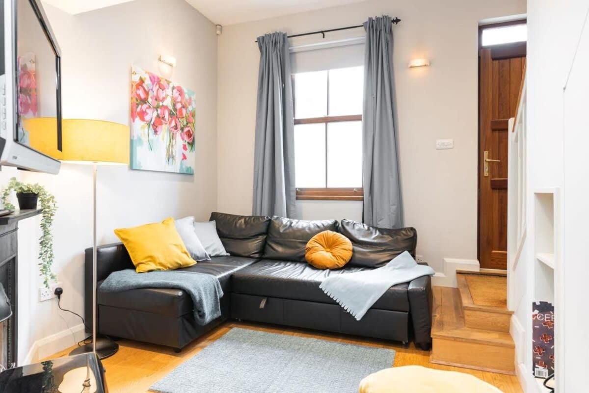 Central Location 2 BEDROOM 2 BATHROOM FAST WIFI