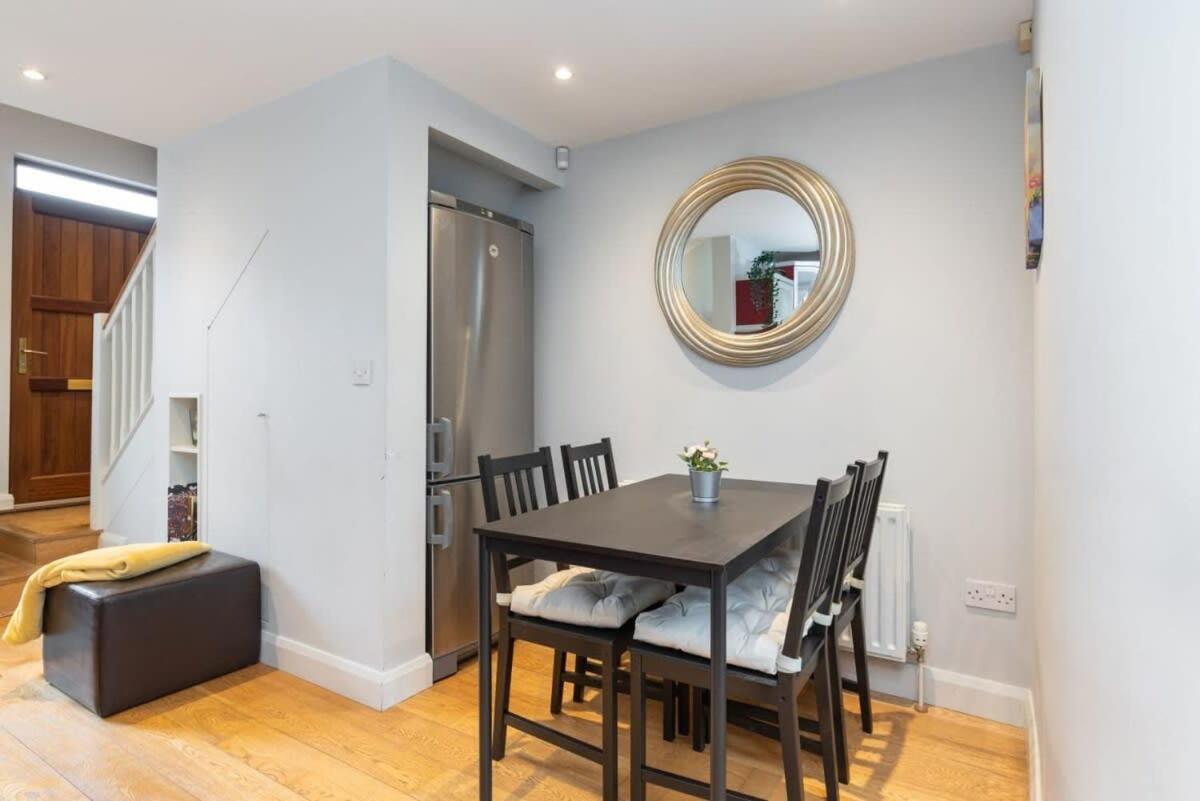 Central Location 2 BEDROOM 2 BATHROOM FAST WIFI