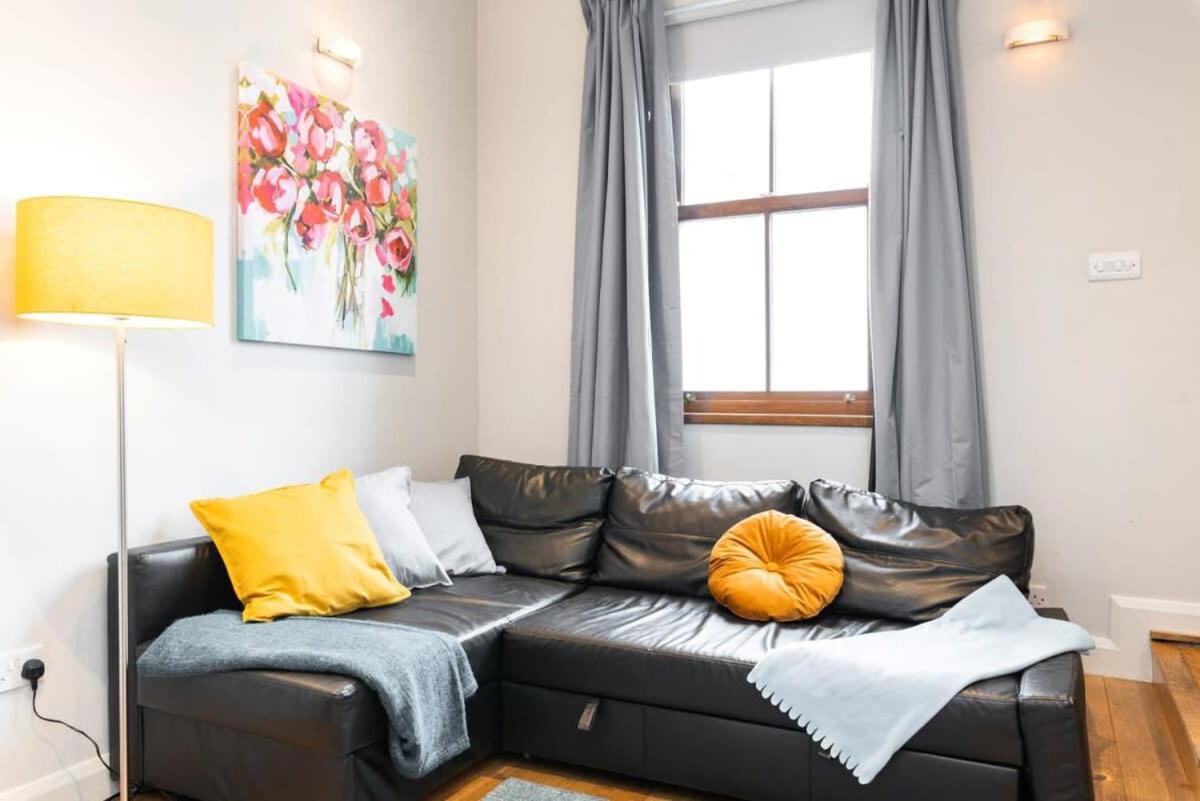 Central Location 2 BEDROOM 2 BATHROOM FAST WIFI