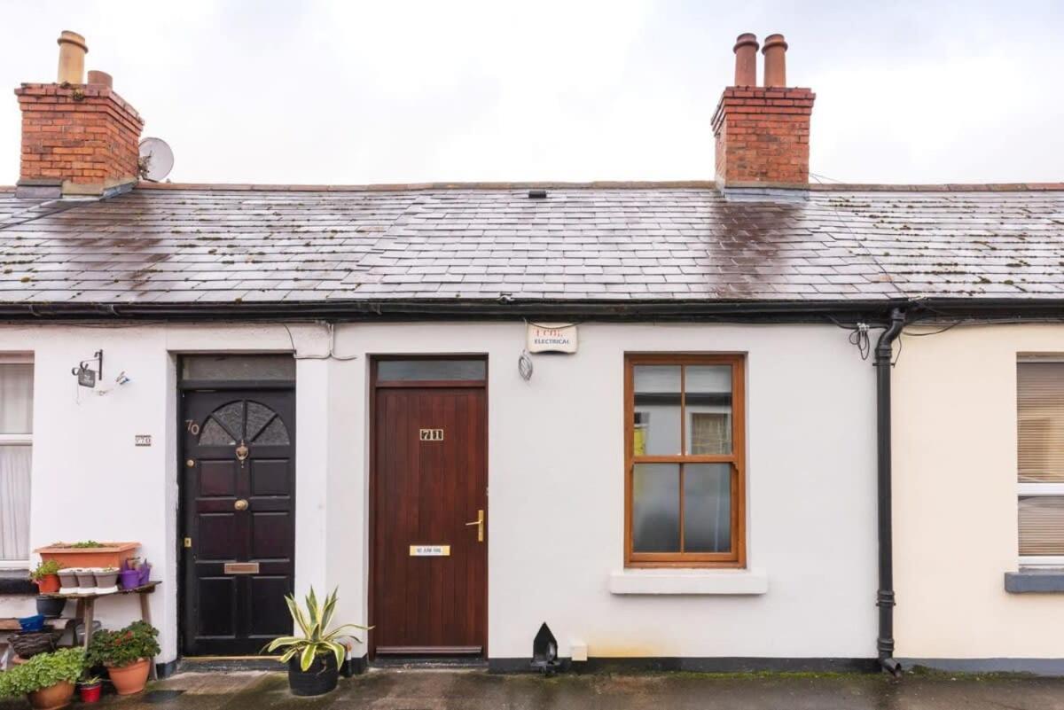 Central Location 2 BEDROOM 2 BATHROOM FAST WIFI