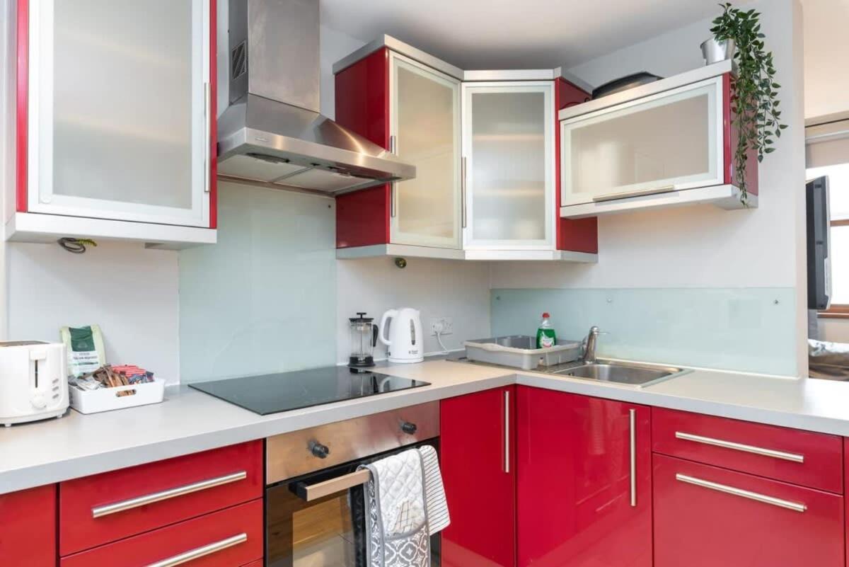 Central Location 2 BEDROOM 2 BATHROOM FAST WIFI