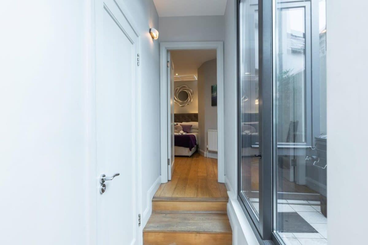 Central Location 2 BEDROOM 2 BATHROOM FAST WIFI
