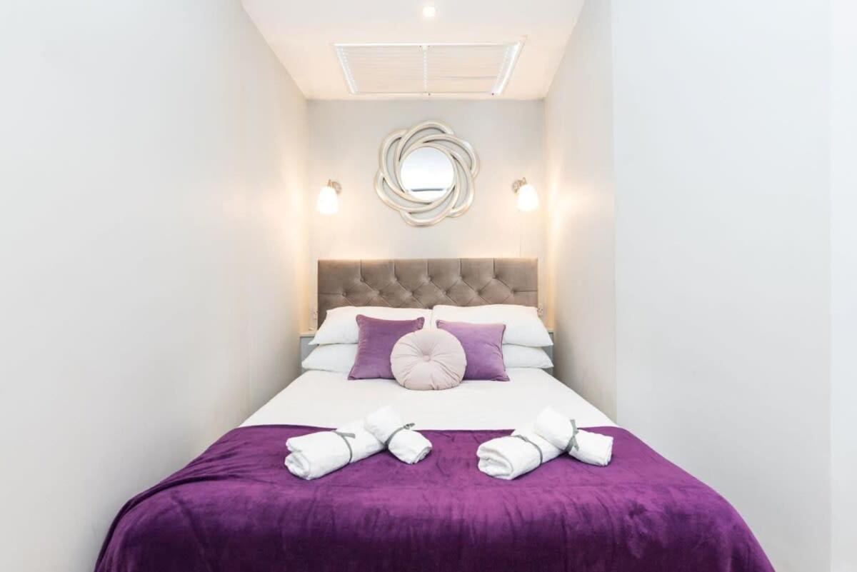 Central Location 2 BEDROOM 2 BATHROOM FAST WIFI