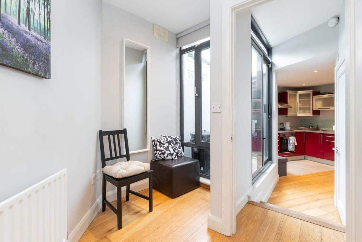 Central Location 2 BEDROOM 2 BATHROOM FAST WIFI