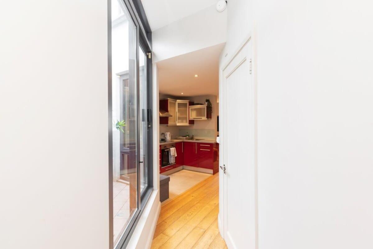 Central Location 2 BEDROOM 2 BATHROOM FAST WIFI