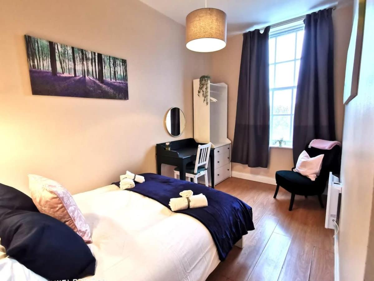 CENTRAL LOCATION 2 BED APT Fast WIFI & TV&KITCHEN