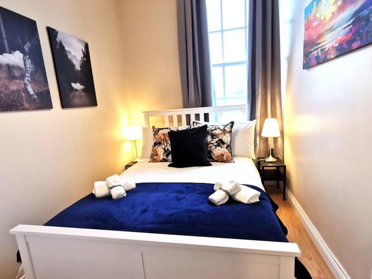 CENTRAL LOCATION 2 BED APT Fast WIFI & TV&KITCHEN