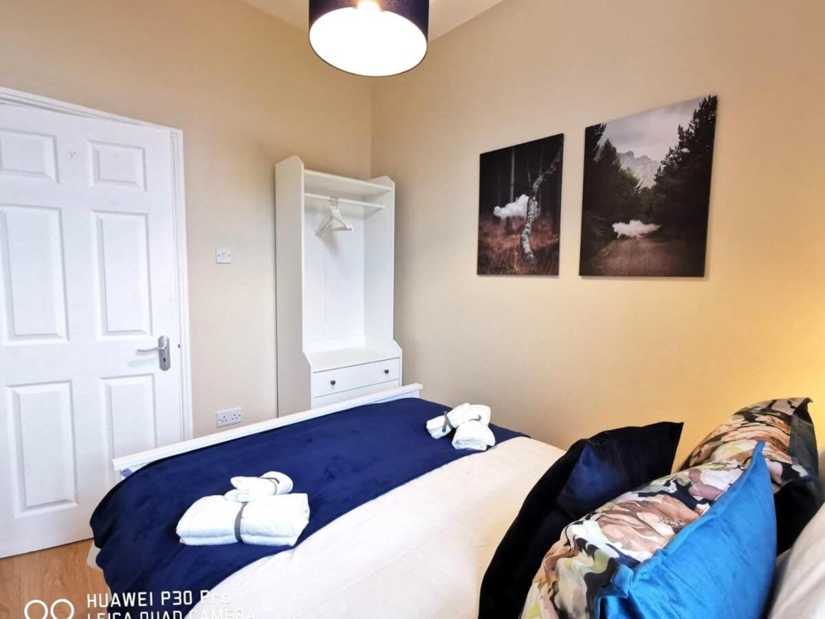 CENTRAL LOCATION 2 BED APT Fast WIFI & TV&KITCHEN