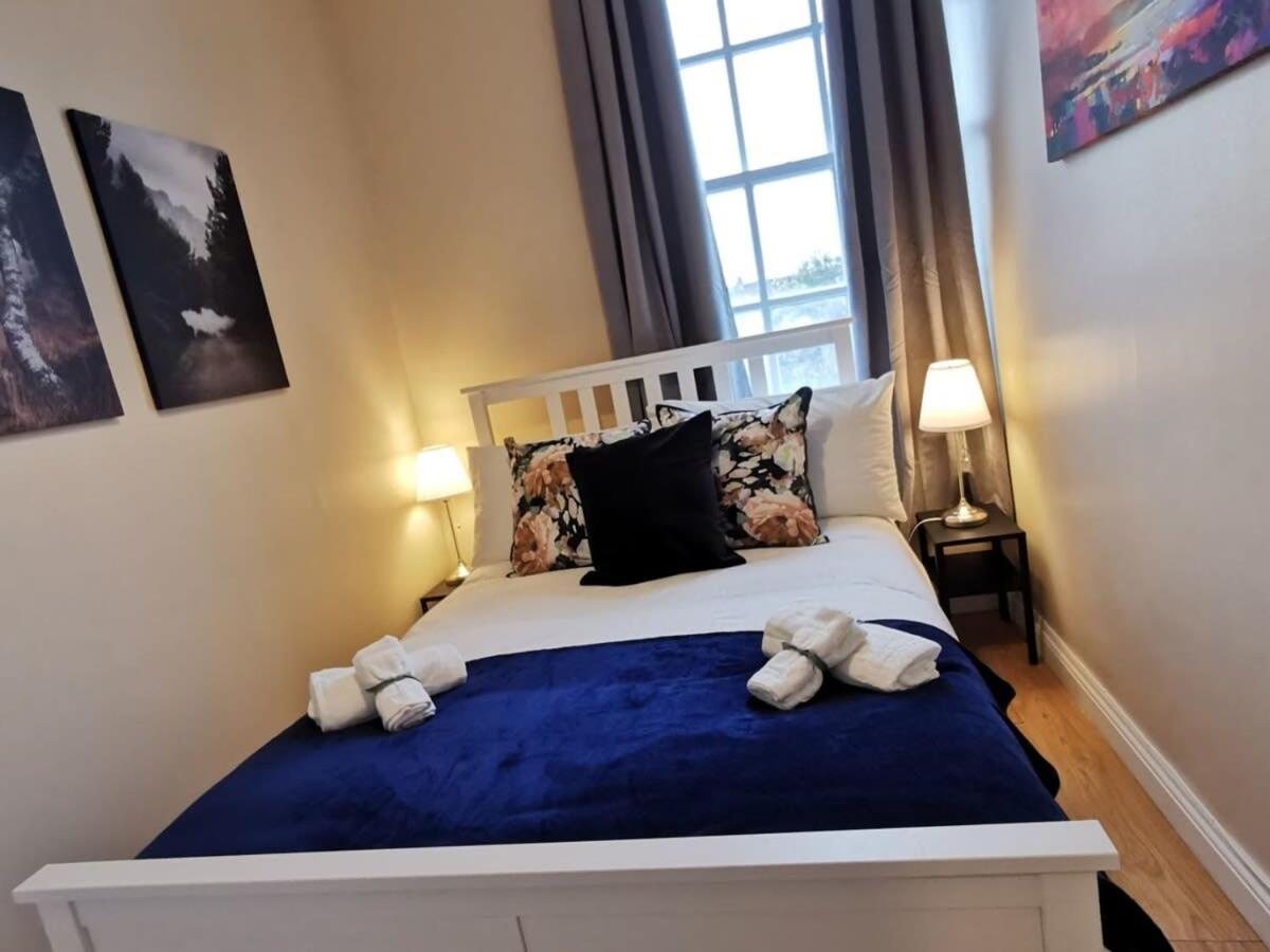 CENTRAL LOCATION 2 BED APT Fast WIFI & TV&KITCHEN