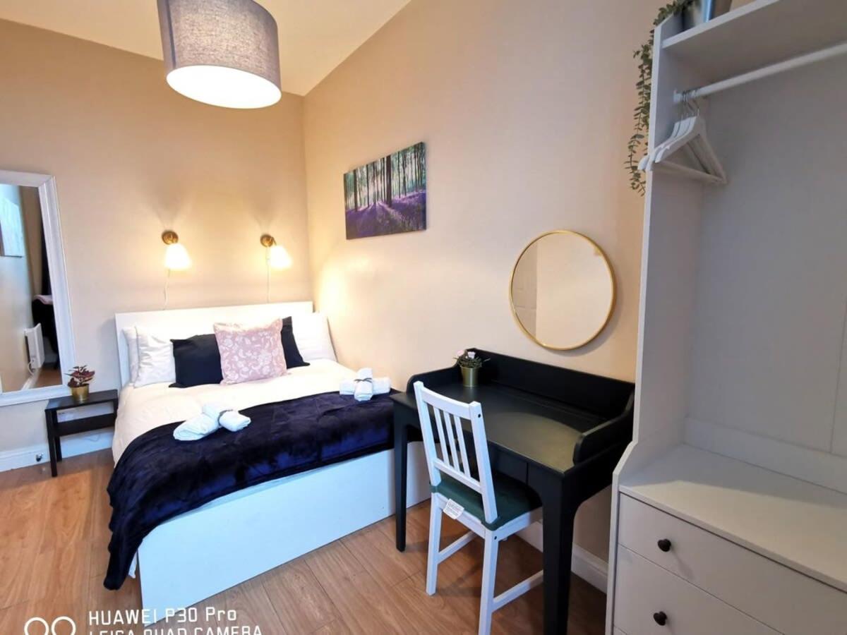 CENTRAL LOCATION 2 BED APT Fast WIFI & TV&KITCHEN