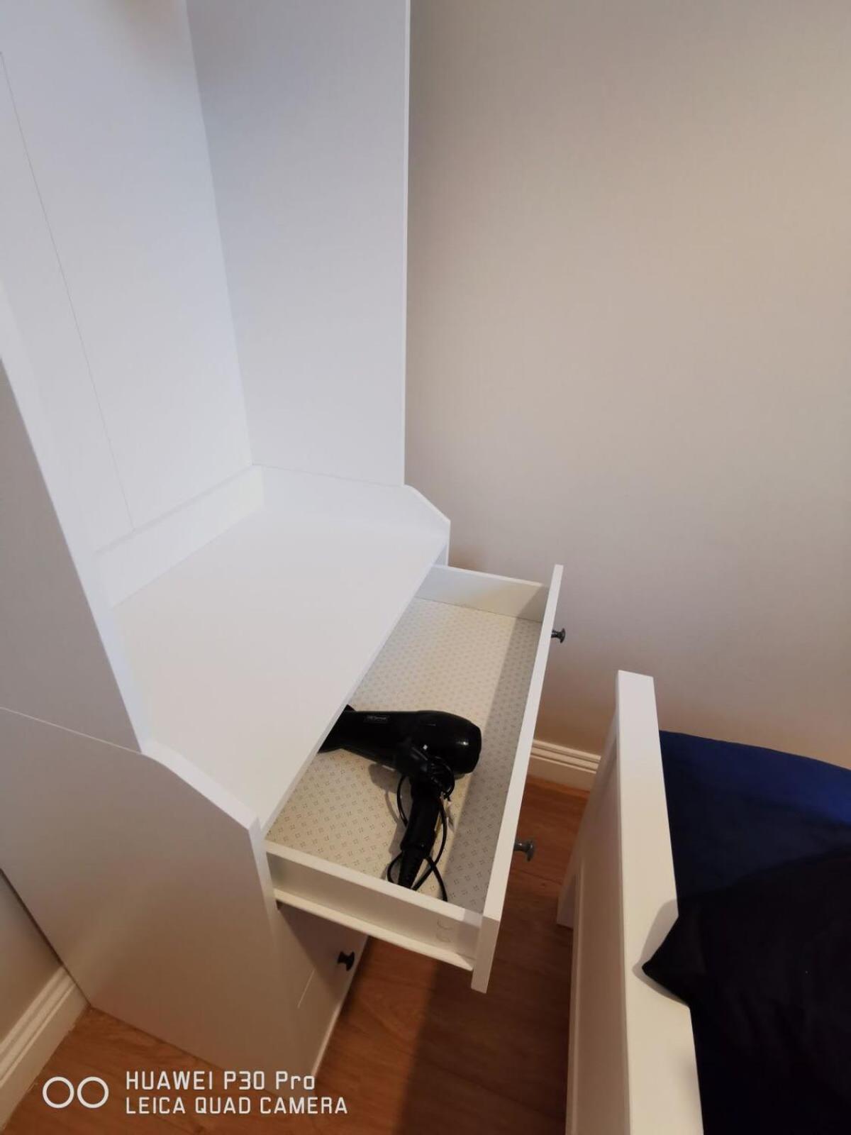 CENTRAL LOCATION 2 BED APT Fast WIFI & TV&KITCHEN
