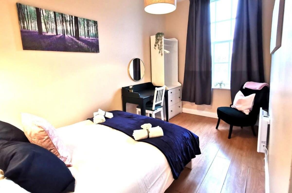 CENTRAL LOCATION 2 BED APT Fast WIFI & TV&KITCHEN