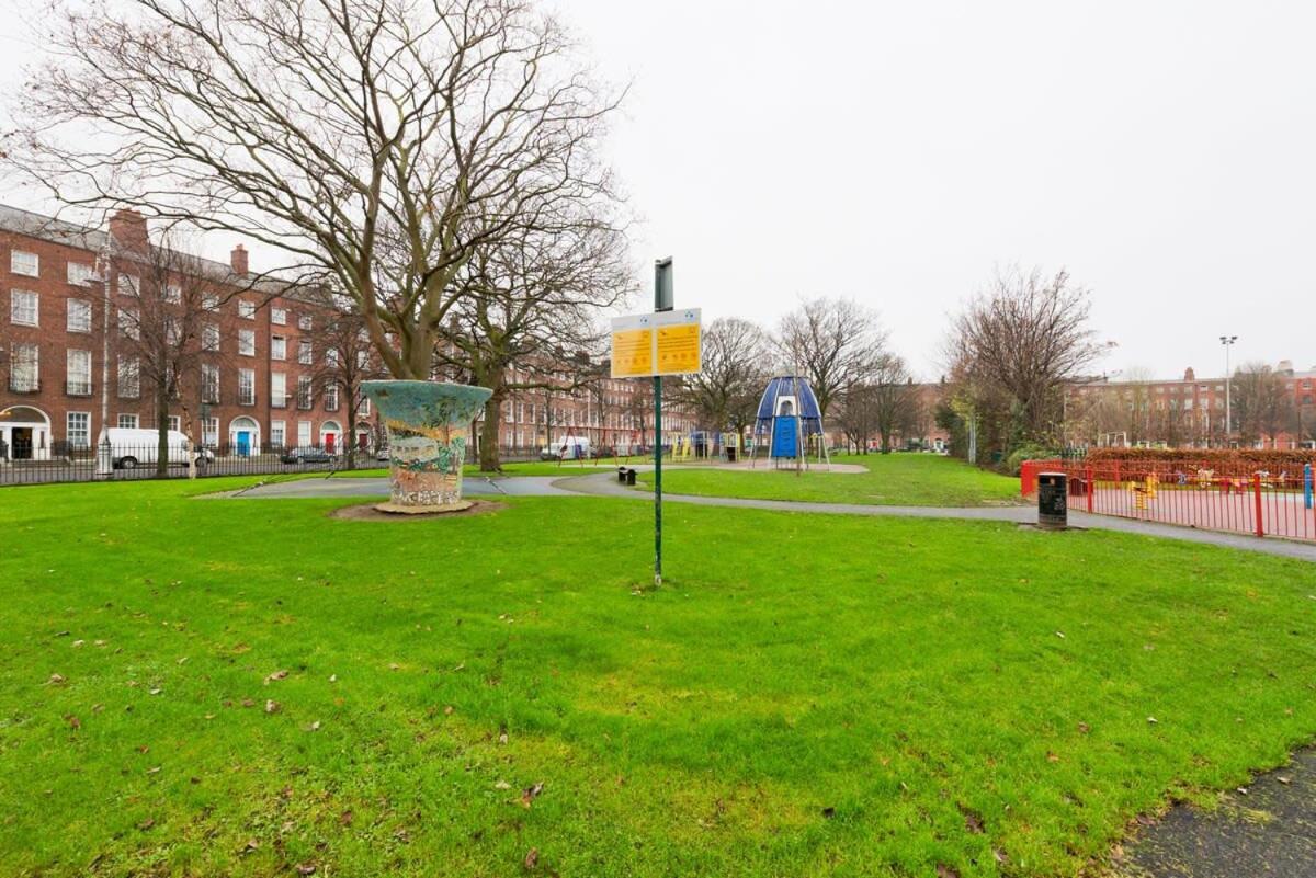 CENTRAL LOCATION 2 BED APT Fast WIFI & TV&KITCHEN