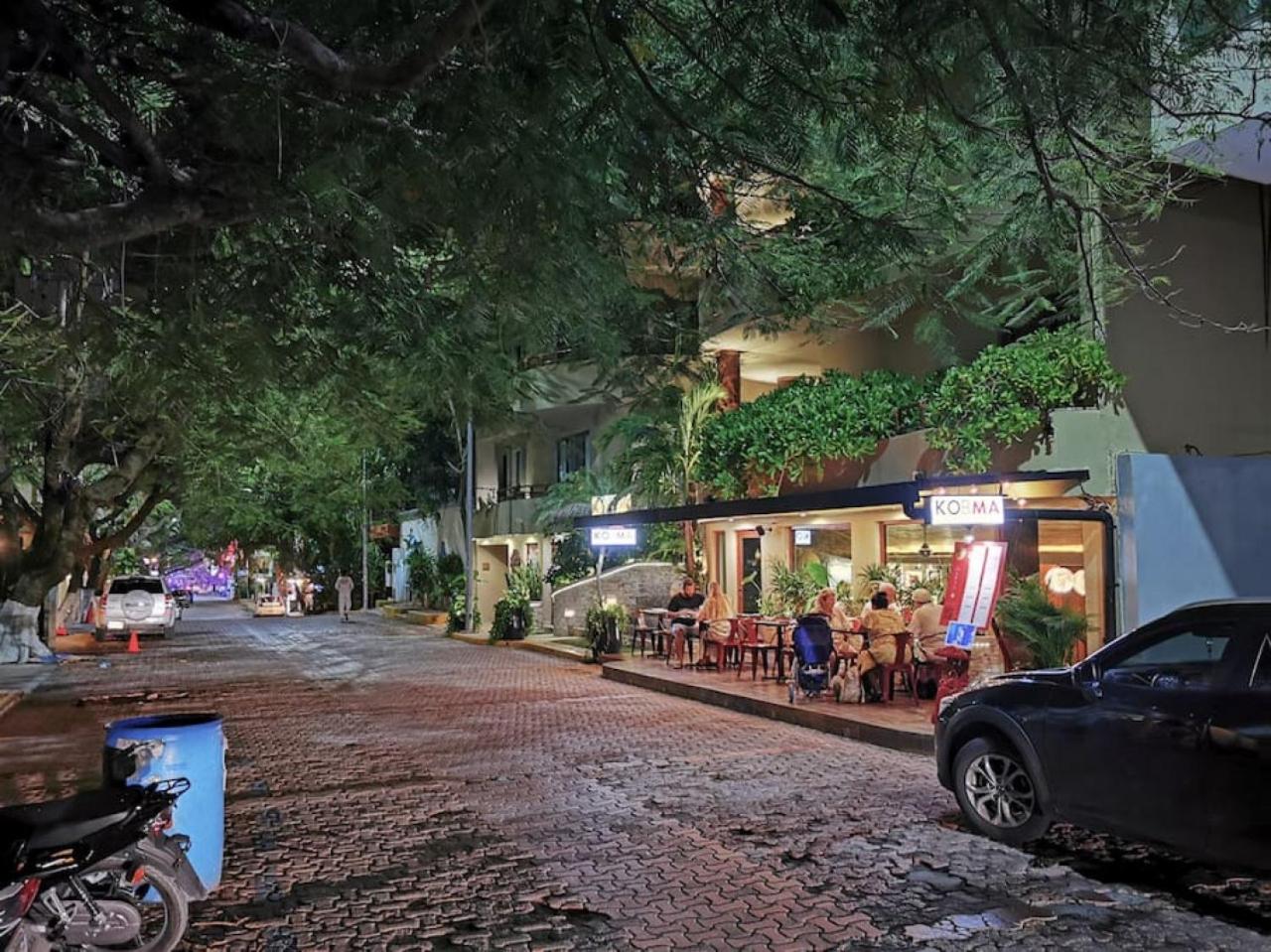 The Best Location 2BR Condo- 100m to Beach and 5Ave