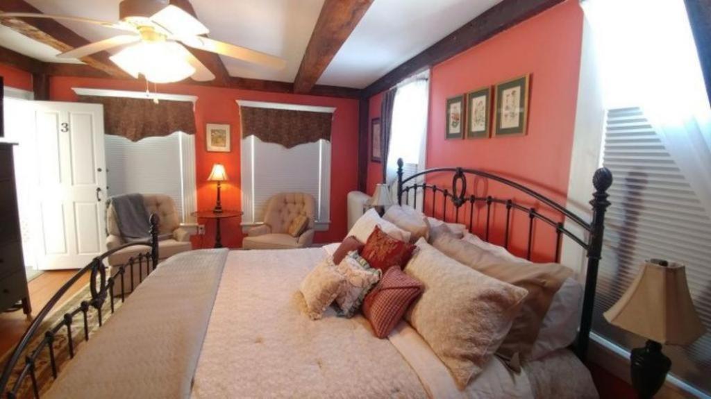 2 River Road Inn & Cottages