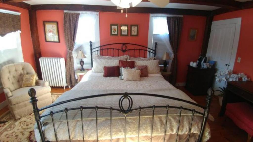 2 River Road Inn & Cottages