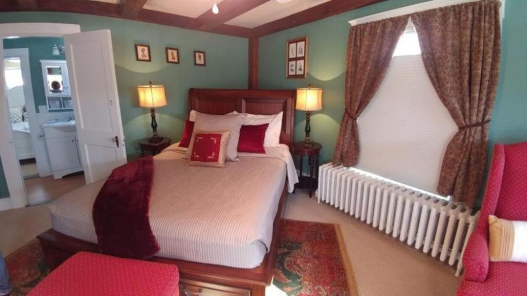 2 River Road Inn & Cottages