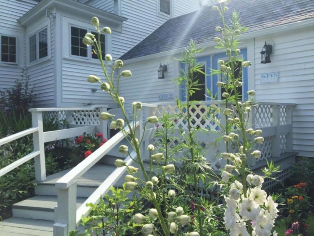 2 River Road Inn & Cottages