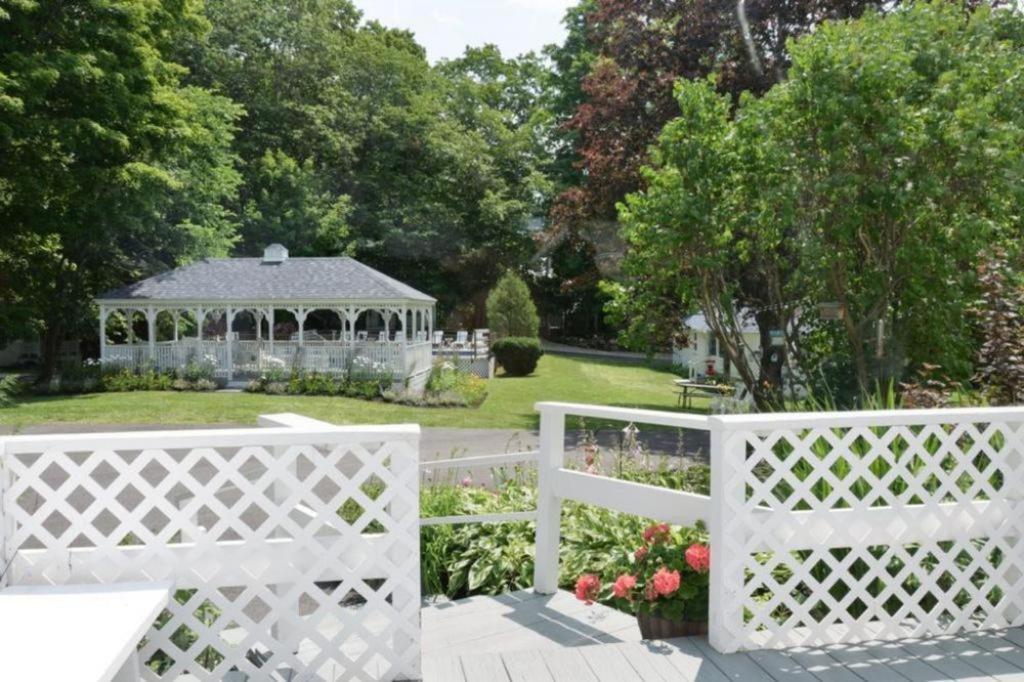 2 River Road Inn & Cottages