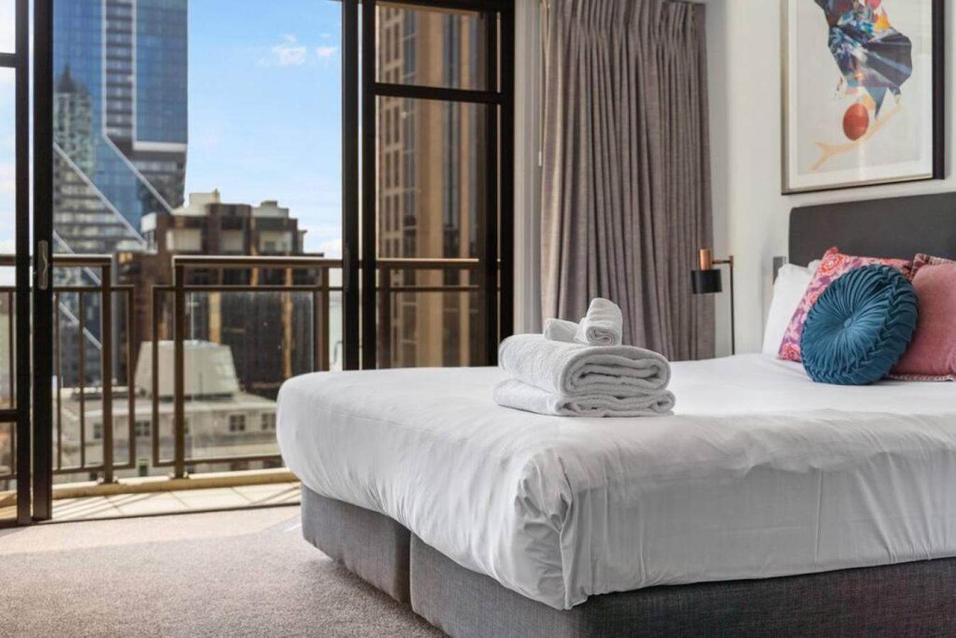 Stunning City Views - w Pool, Gym view 4