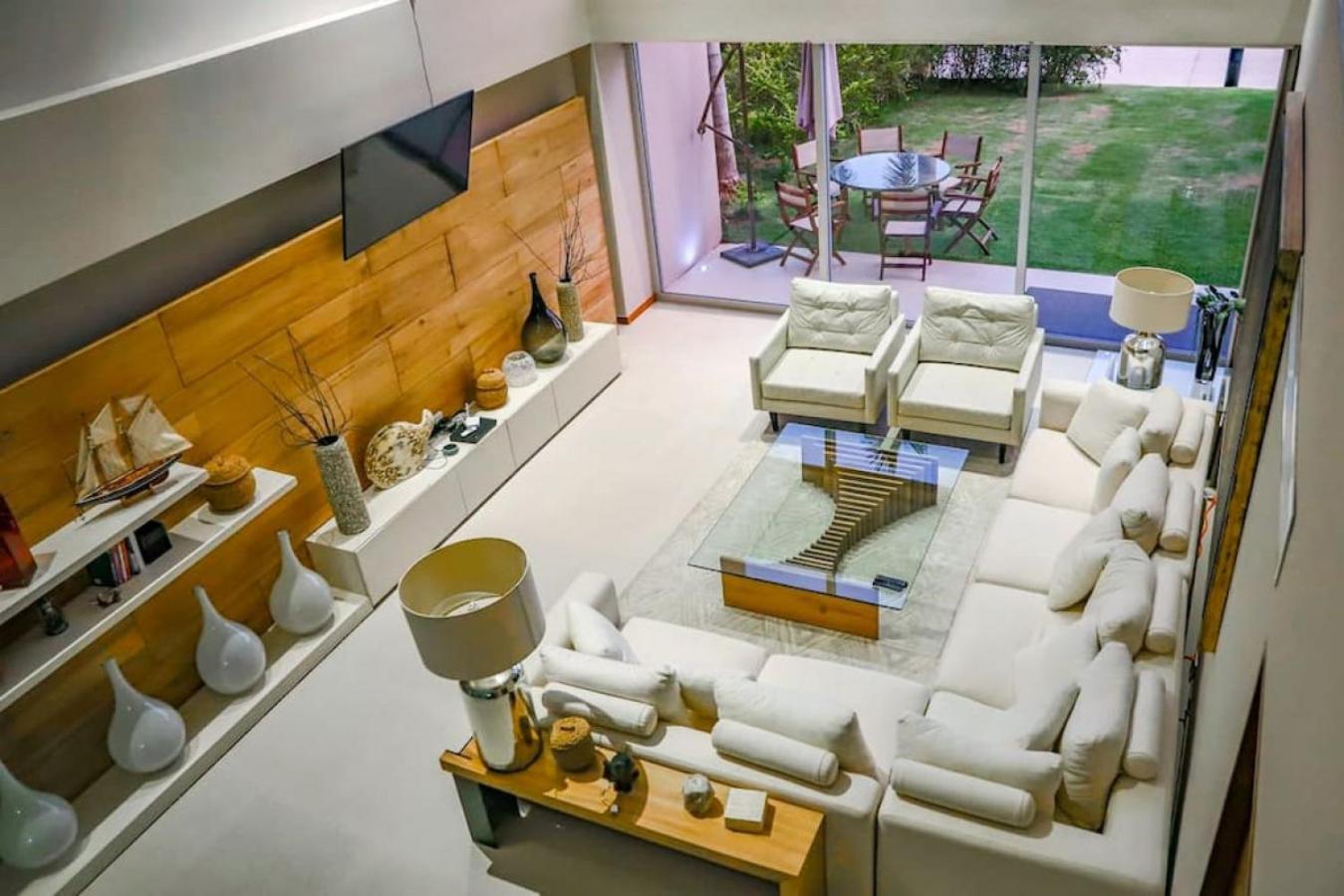 Spectacular Ocean front 5BR condo in Bolongo view 5
