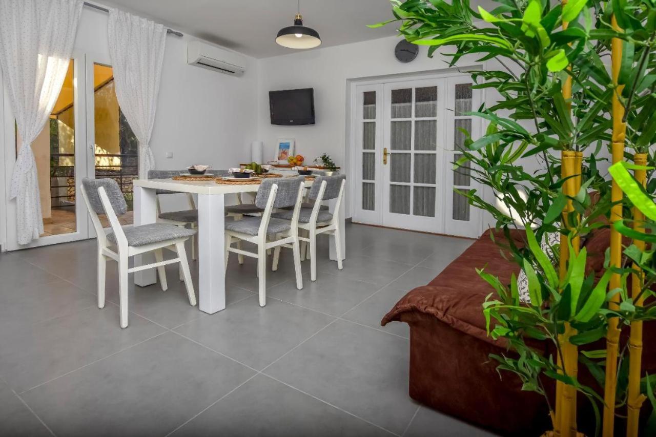 apartment 250 meters to sea private pool view 5