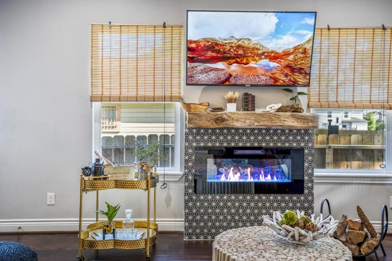 NEW TrendyFarmhouse INSTAworthy FUN NearDwntwn view 5