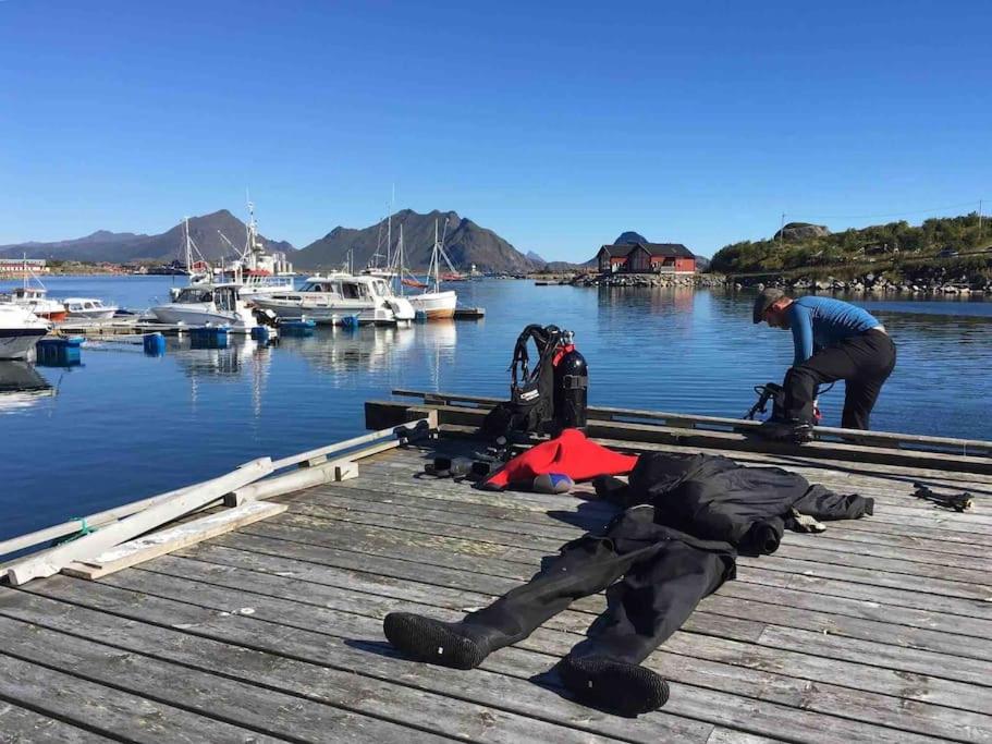Fisherman's cabin, Lofoten - 24 Bårdbua view 3