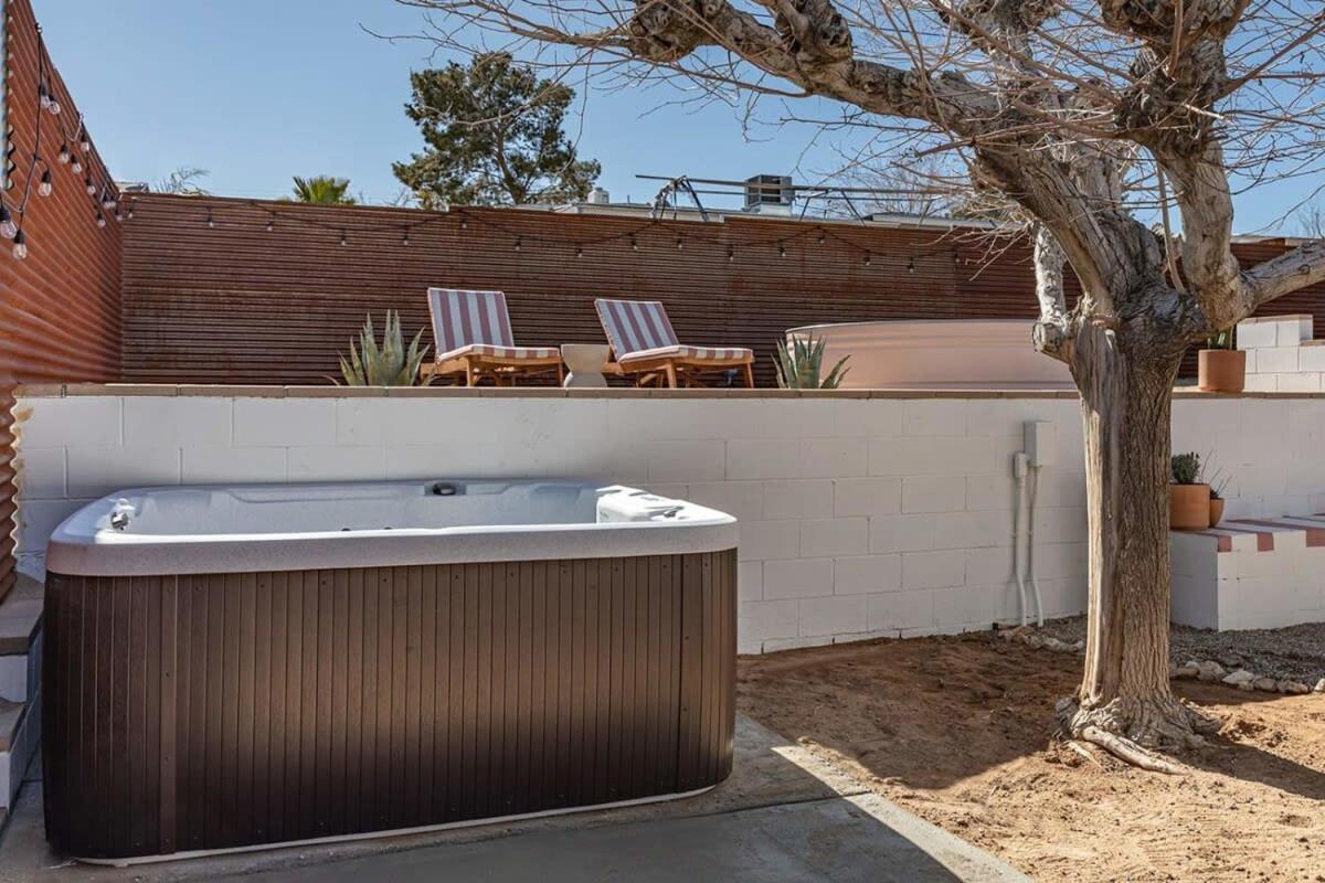Joshua Tree - Le Tout Petit w Hot Tub view 2