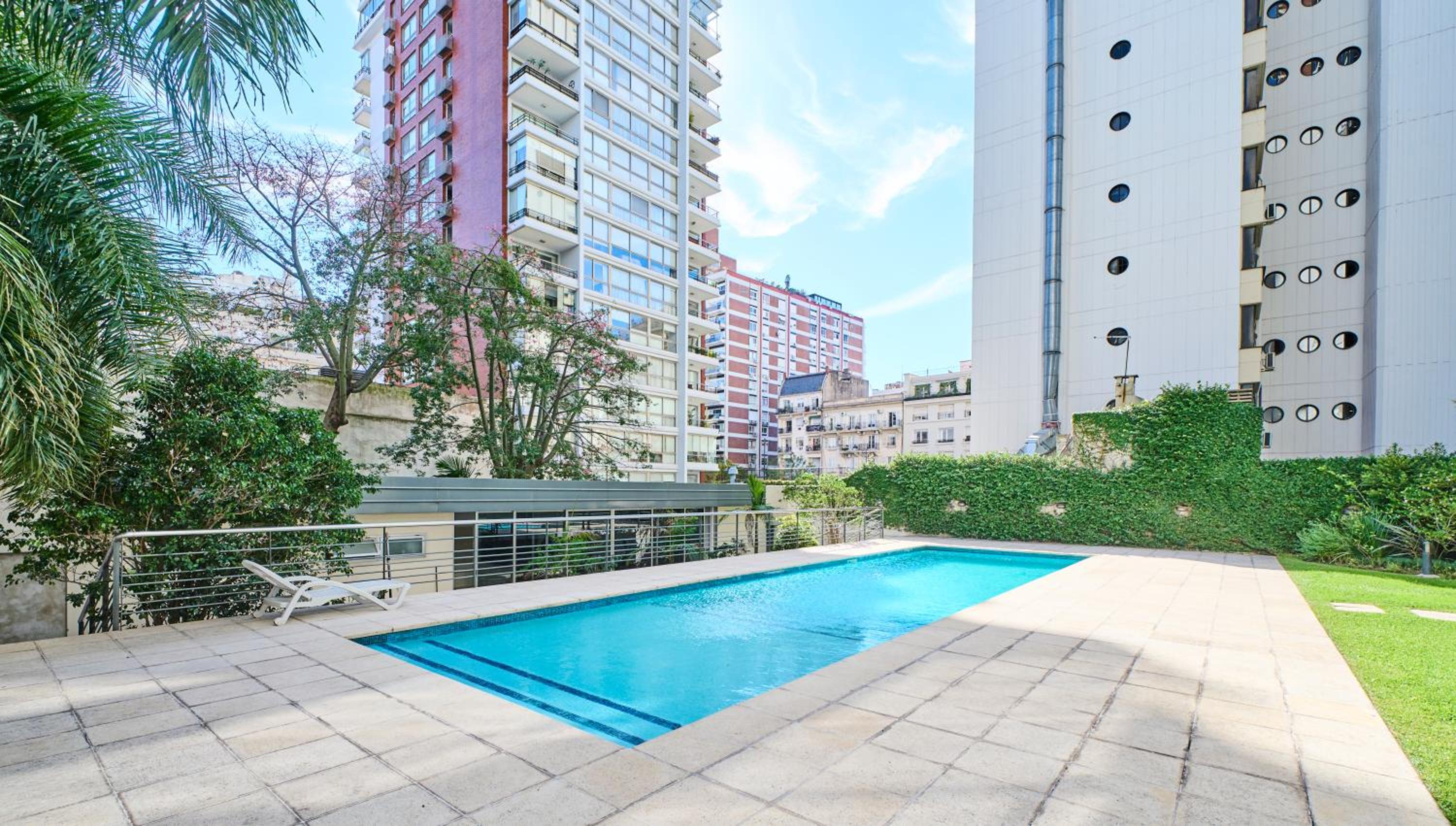 Recoleta: Elegance, Pool and Prime Location