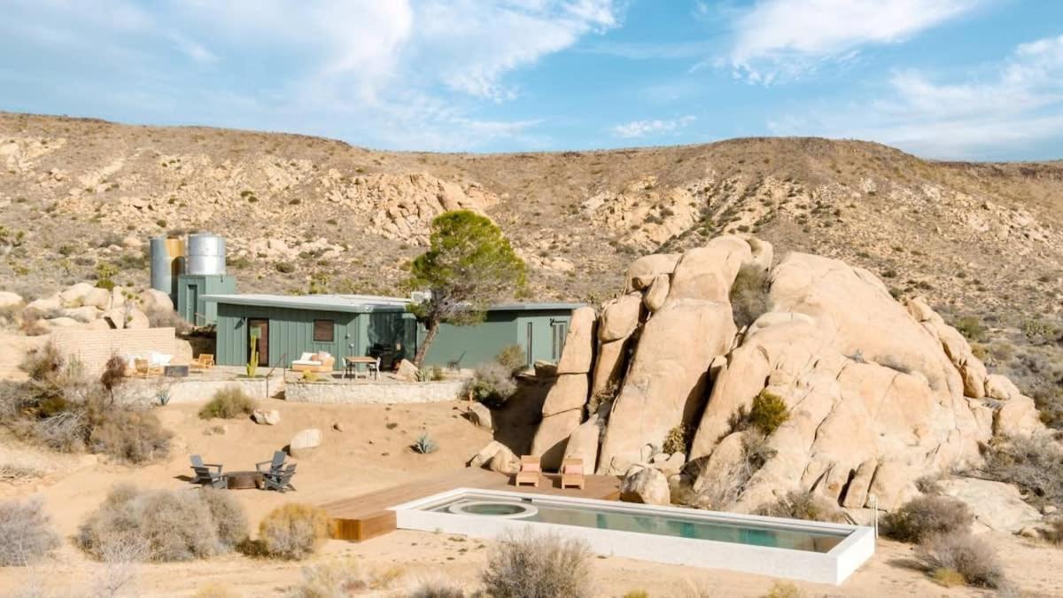 Hotel Horse Around- Pioneertown Pool Cabin w Boulders - Image 1