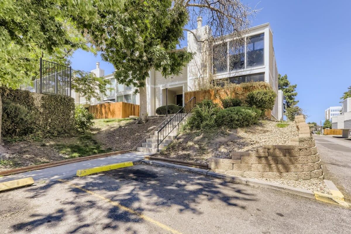 Sunny Suburban Getaway 4BR 3BA Condo w Pool view 4