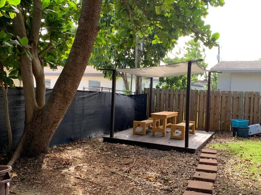 2 Bedroom Boutique Gem 10 min to the beach Washer Dryer Gated Parking Bliss 2 view 4