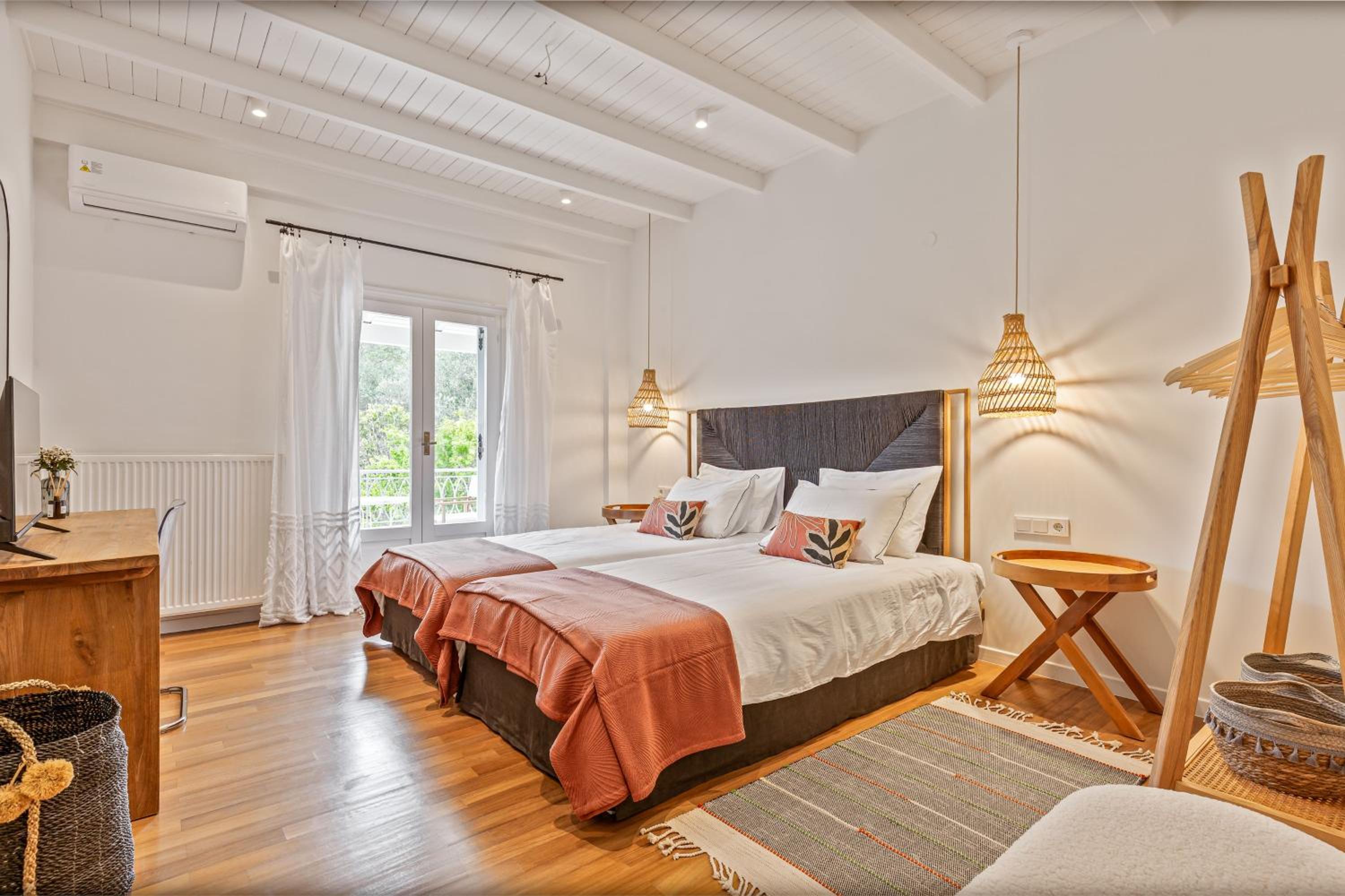 Decavos House