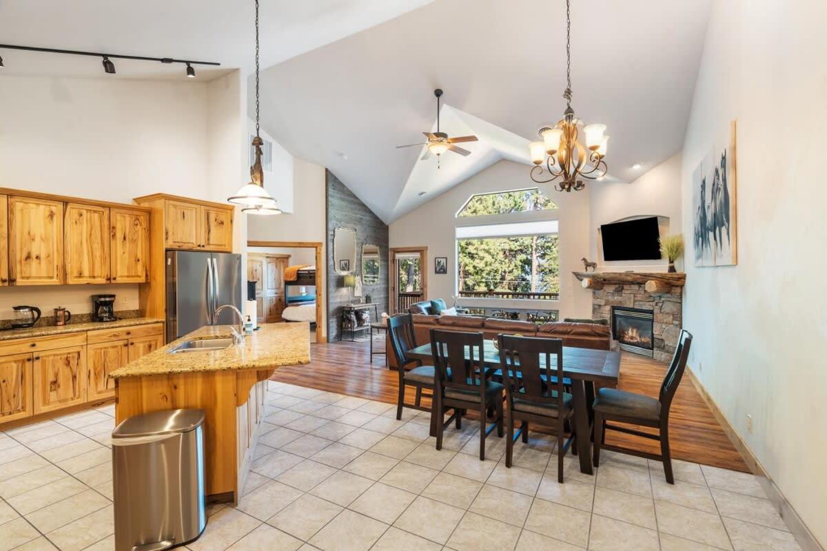 Lakeside Bliss Sleeps 8 Family Retreat