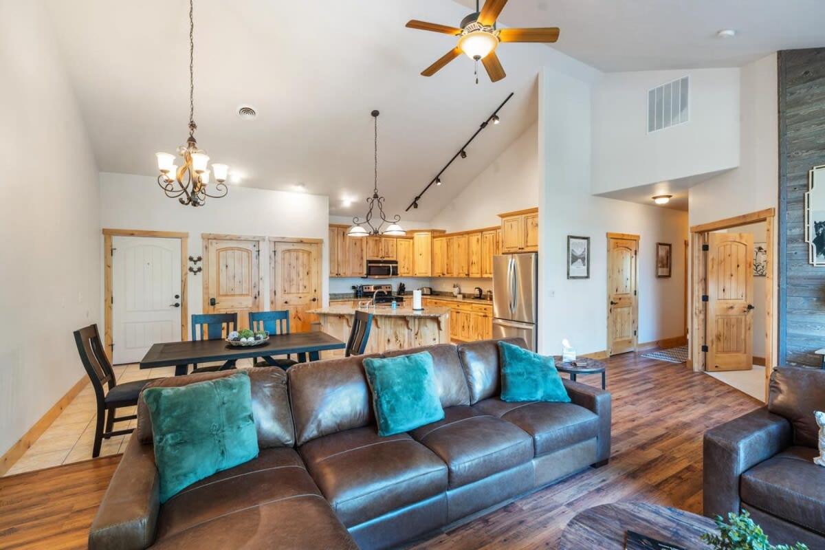Lakeside Bliss Sleeps 8 Family Retreat
