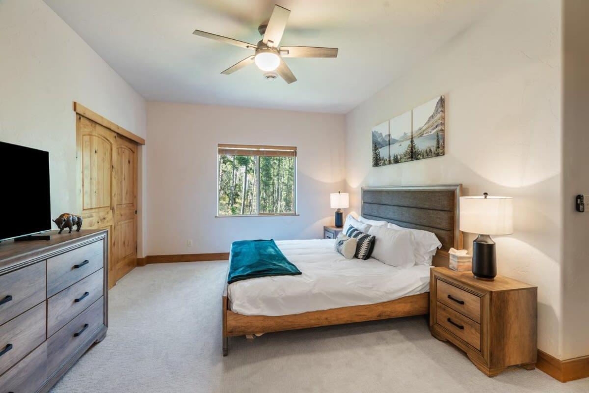 Lakeside Bliss Sleeps 8 Family Retreat