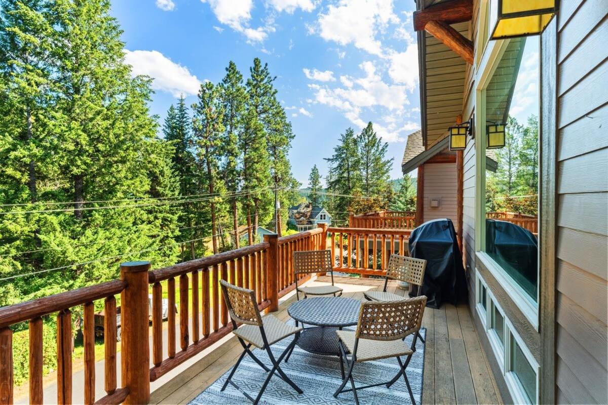 Lakeside Bliss Sleeps 8 Family Retreat