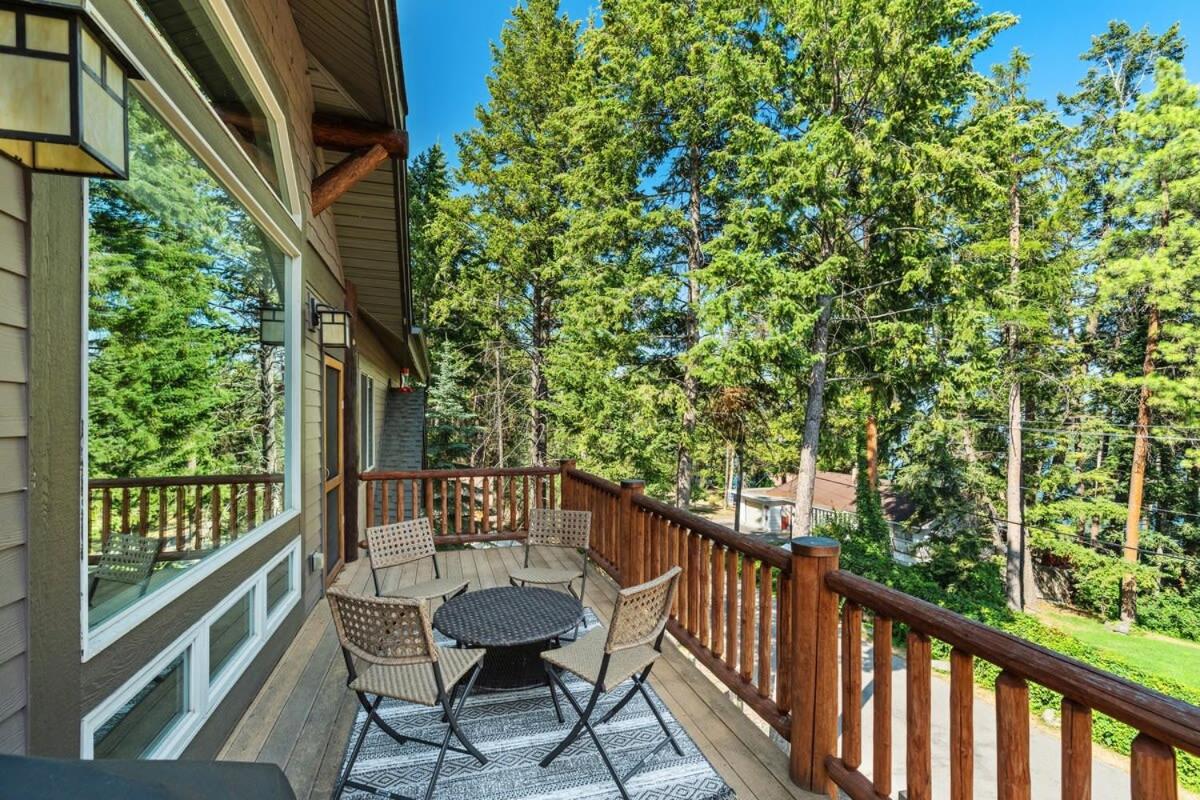 Lakeside Bliss Sleeps 8 Family Retreat