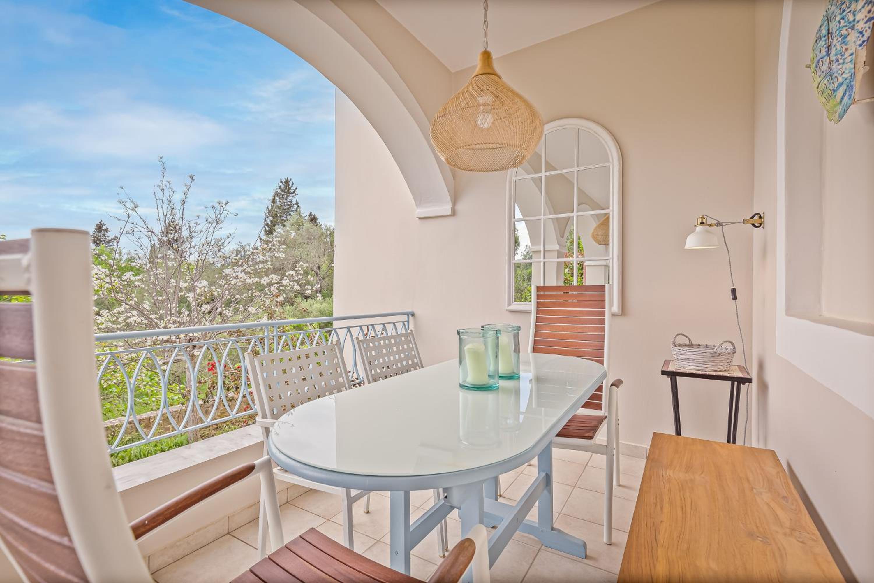 Decavos House