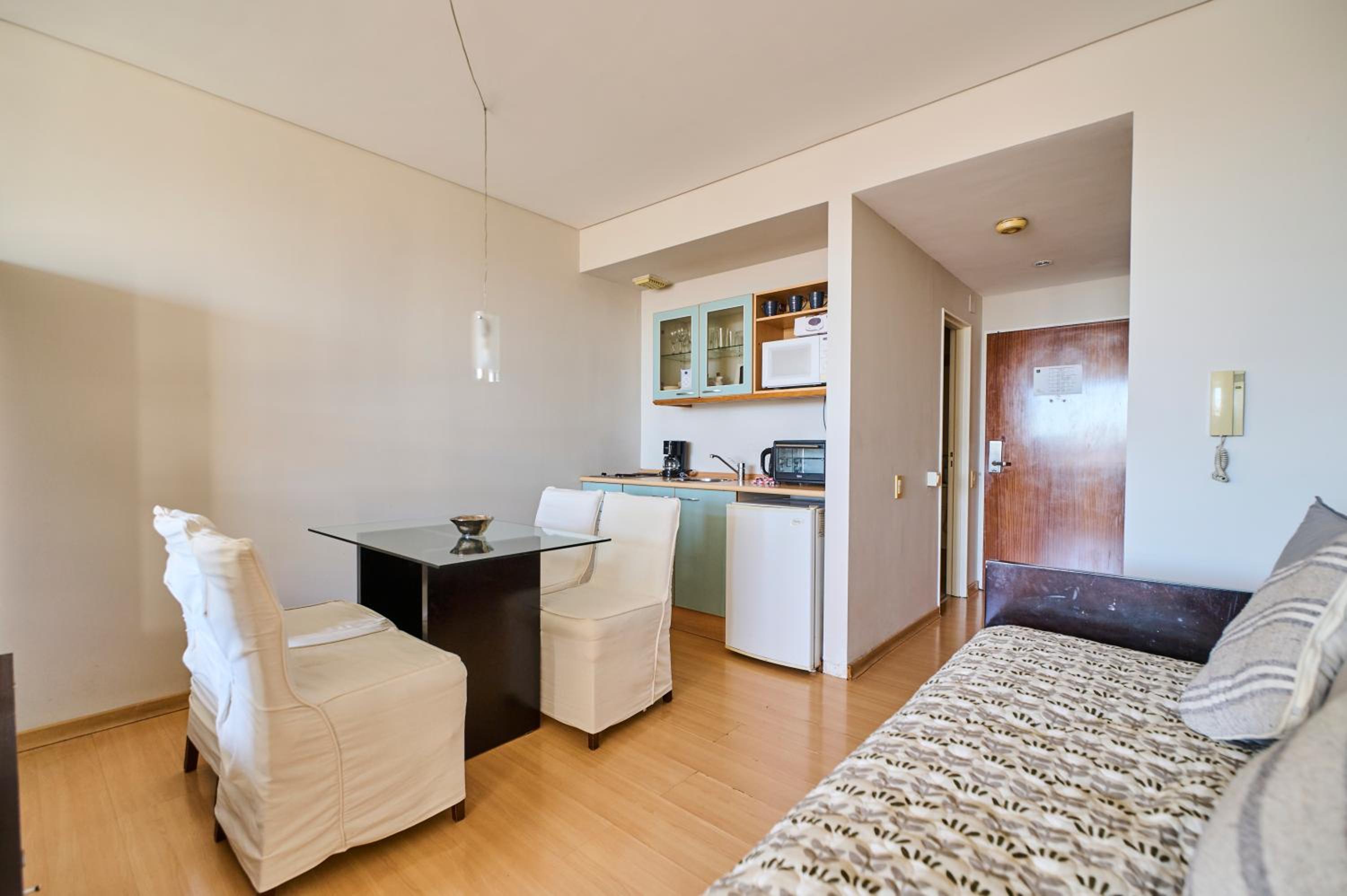 Recoleta: Elegance, Pool and Prime Location