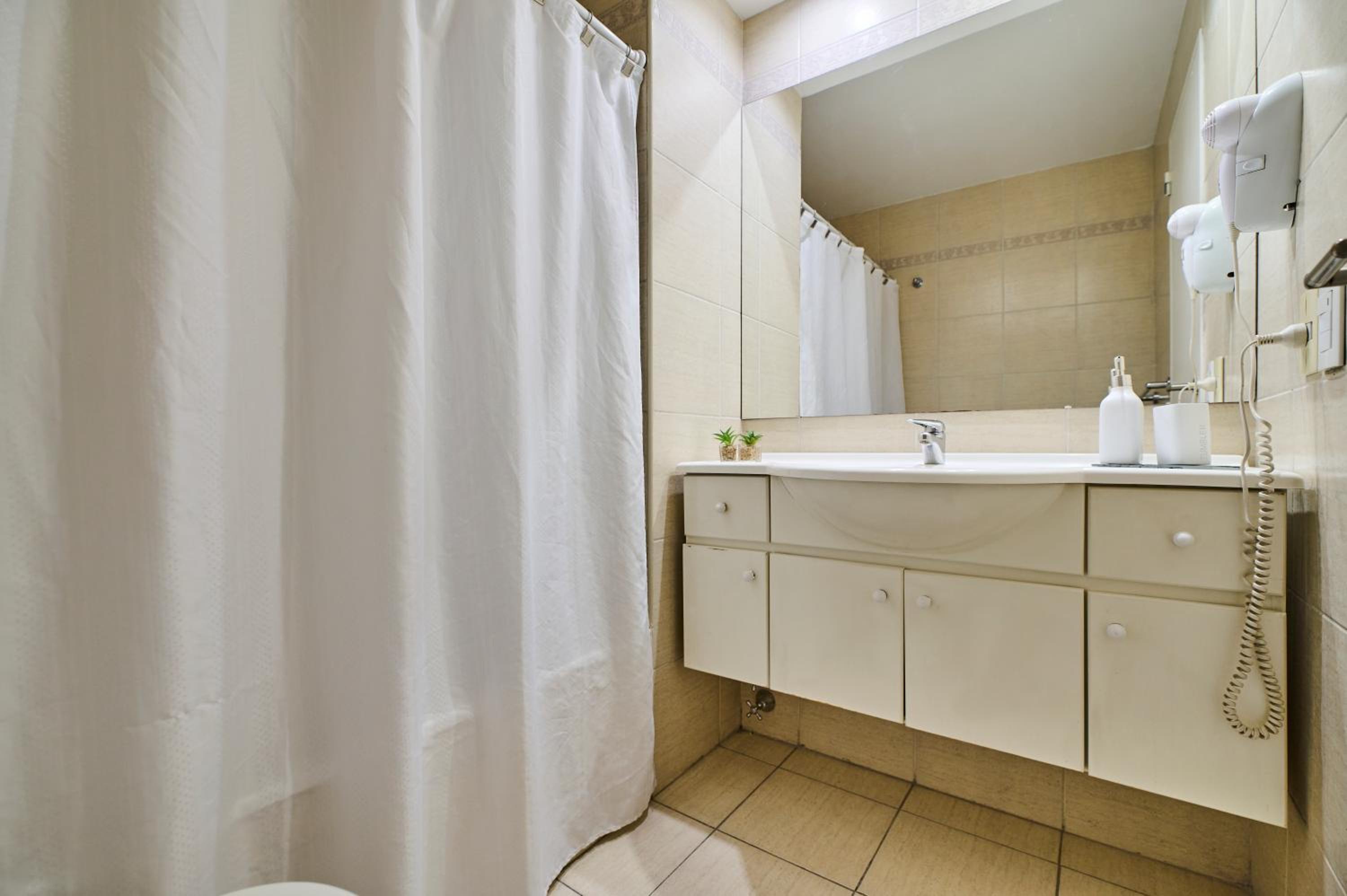Recoleta: Elegance, Pool and Prime Location