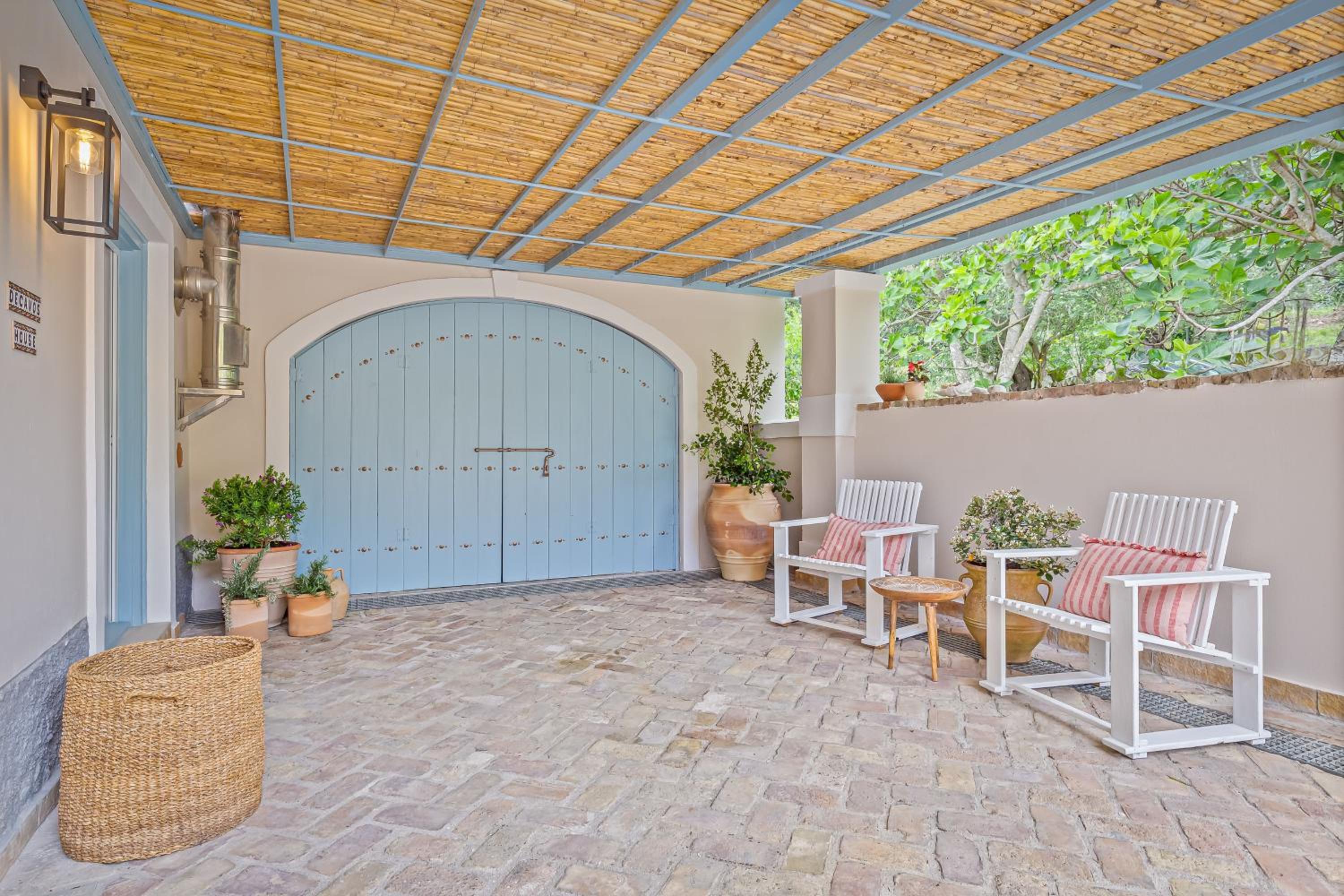Decavos House